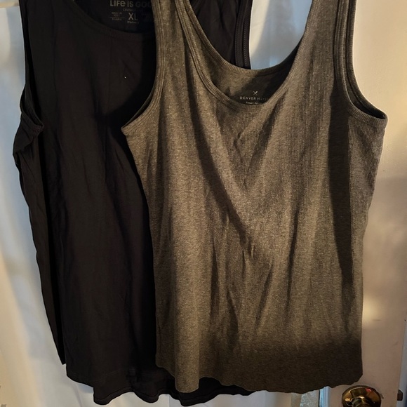 Denver Hayes xl grey top- black xl Life is Good Tank Tops - new or like new - Picture 5 of 10